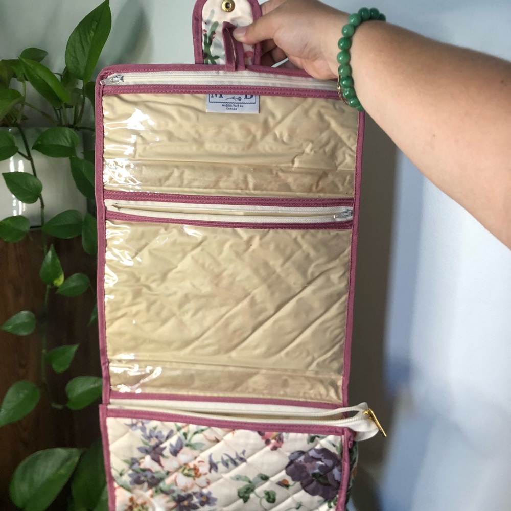 Vintage Maggi B Quilted Floral Hanging Toiletry & Cosmetic Travel Bag